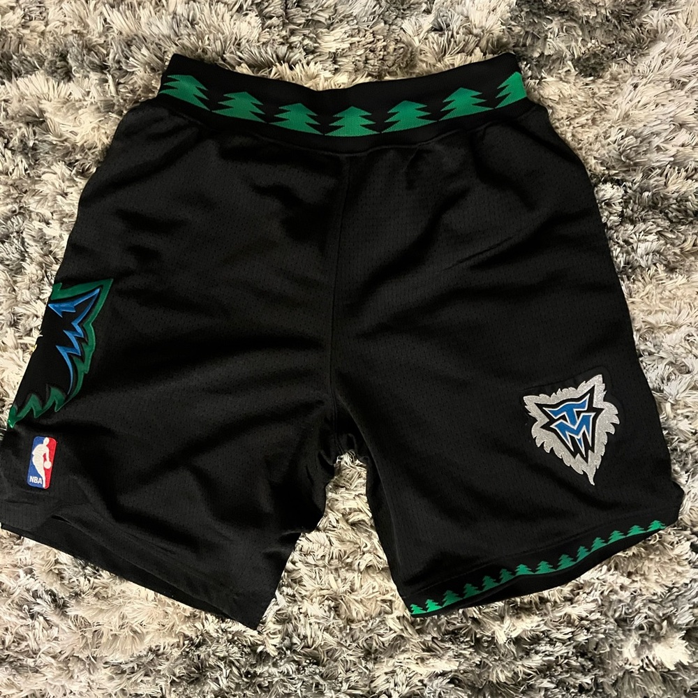 ‼️100% AUTHENTIC MITCHELL & NESS SHORTS‼️